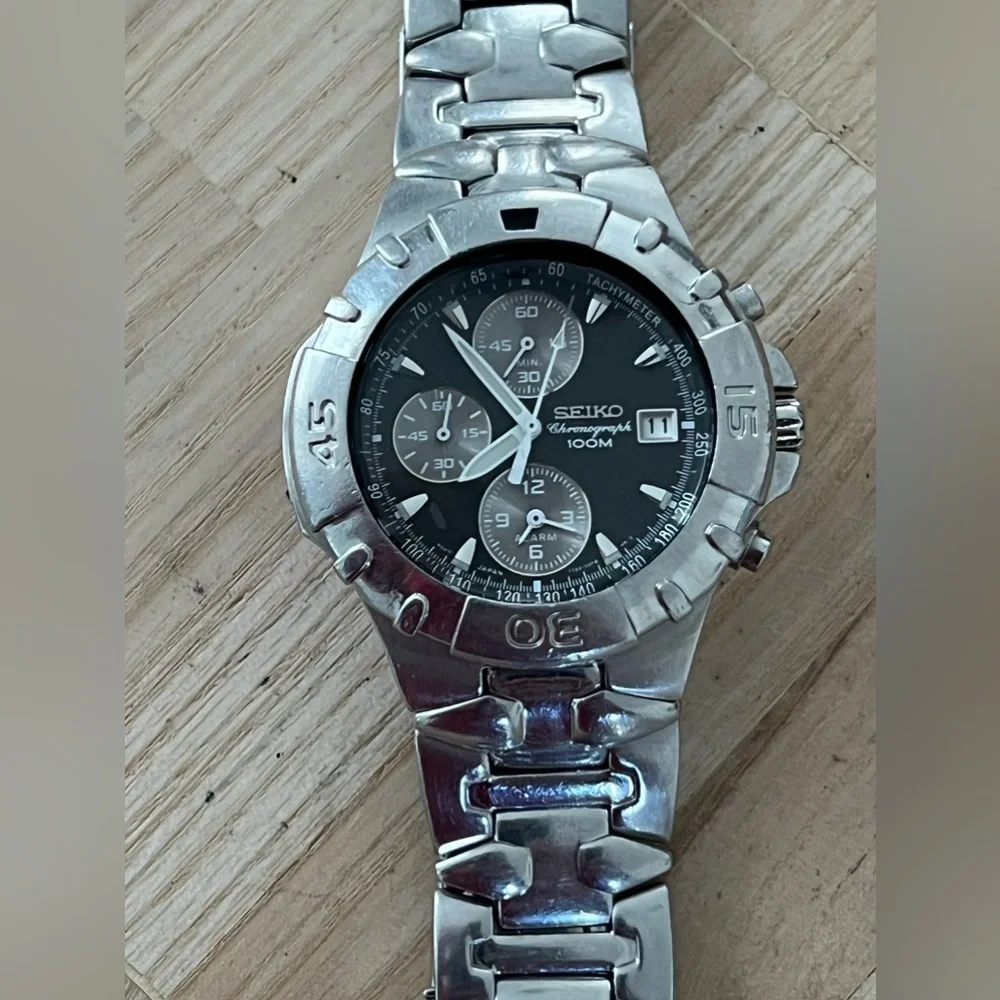 Seiko Chronograph Men’s Watch Rare Vintage Black Dial Date Stainless Bracelet